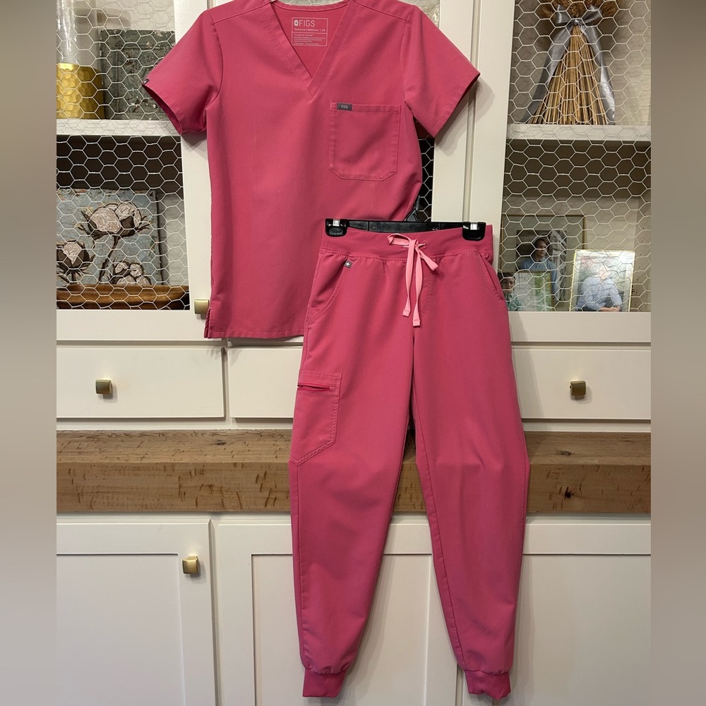 Figs Chalk Pink Catrina Top and Zamora Jogger set
